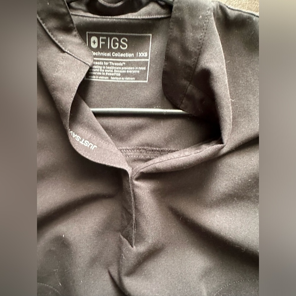 Oversized figs scrub top